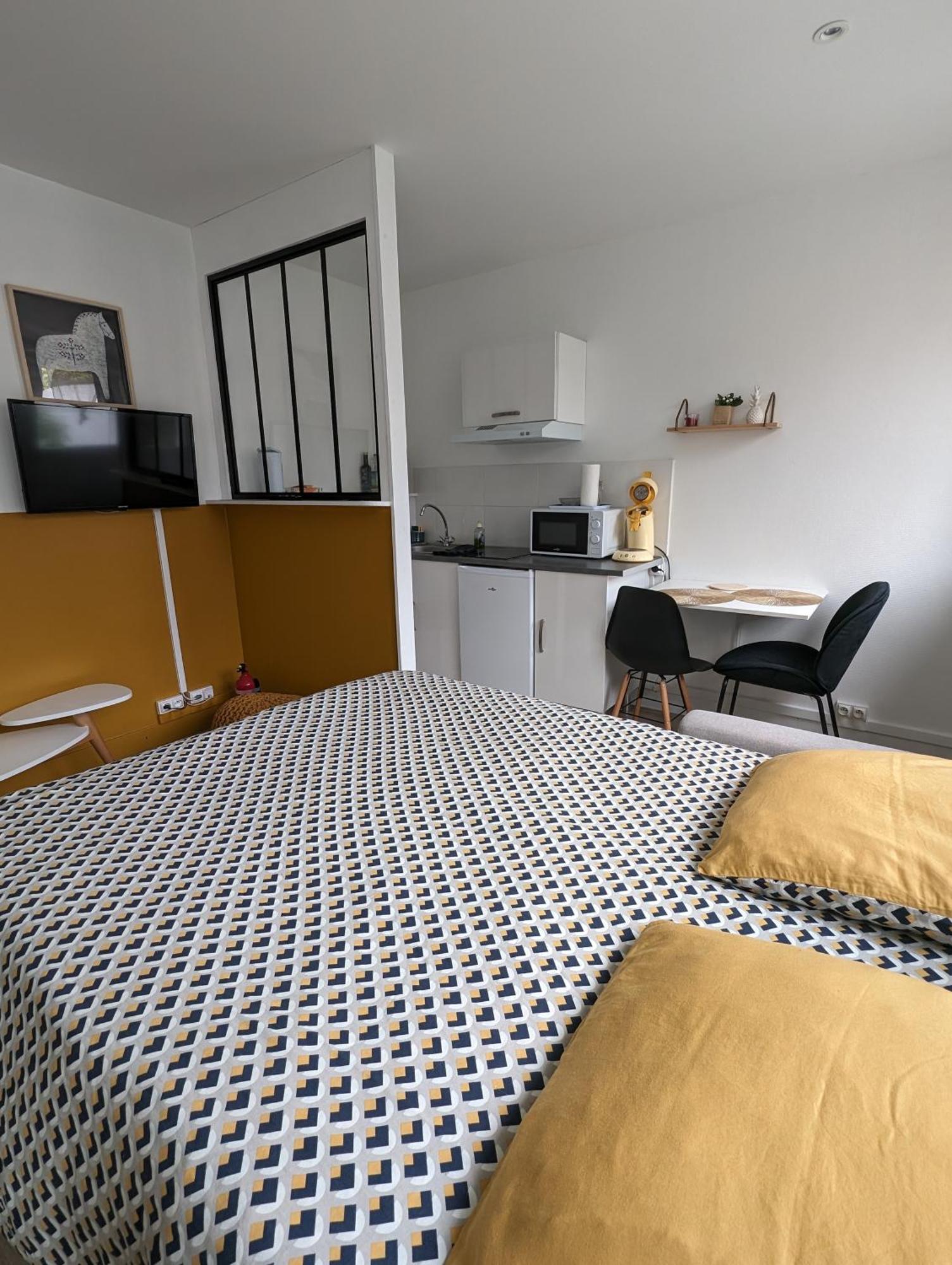 Stockholm- Studio Serenite Avec Jardin Charleville-Mezieres Exterior foto